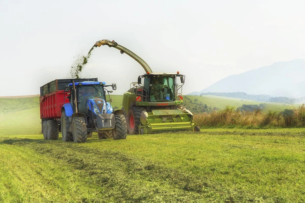 Poľnohospodárska technika a práce na farme