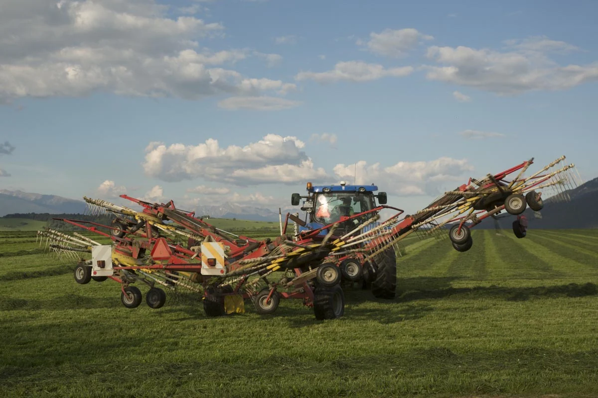 Poľnohospodárska technika a práce na farme