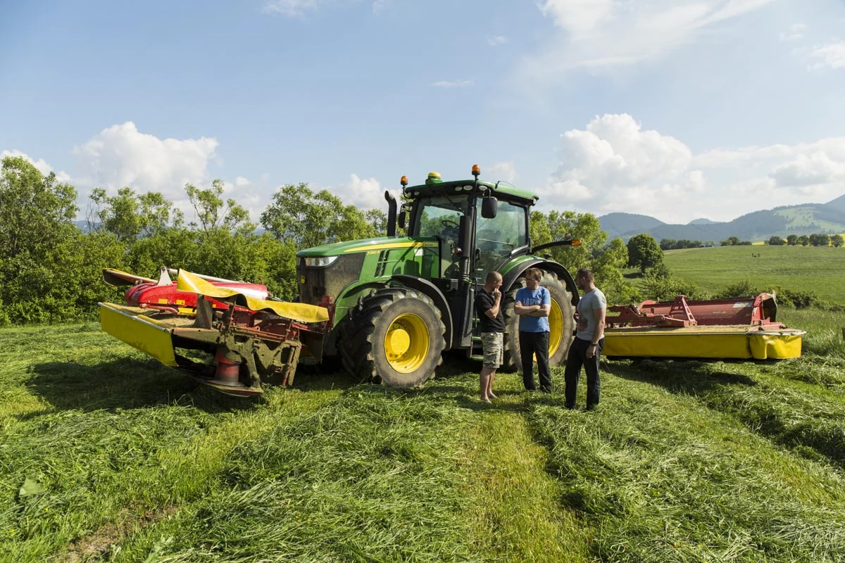 Poľnohospodárska technika a práce na farme