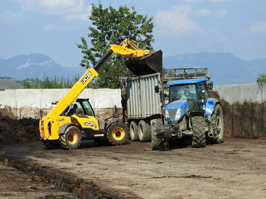 Poľnohospodárska technika a práce na farme